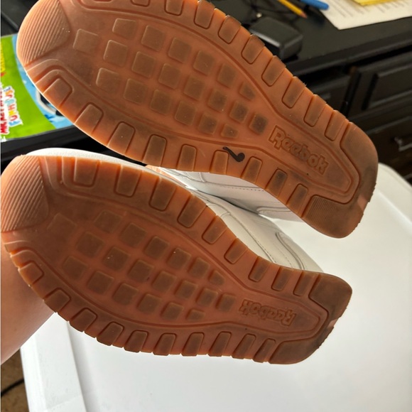Women’s Reeboks - Picture 3 of 4